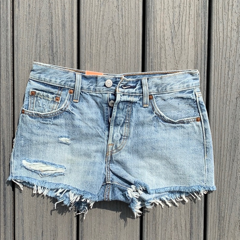 Size 25 Levi Jean shorts NWT